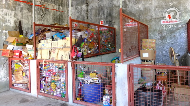 SORTING. This materials recovery facility in Pampanga sorts garbage for recycling. Photo by Pia Ranada/Rappler 