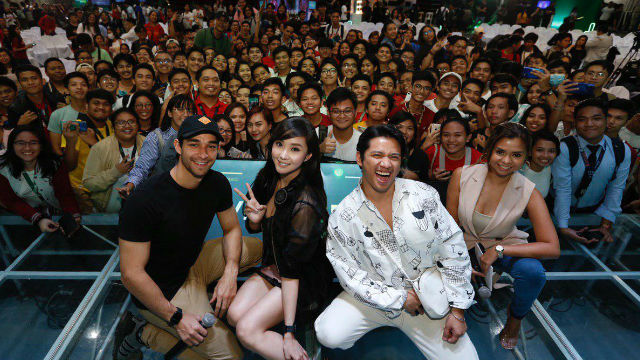 VLOGGERS UNITE. Wil Dasovich, Alodia Gosiengfiao, and David Guision at Mapua University for the final leg of Smart Play: Vlogger Camp. Photo by Smart Communications 
