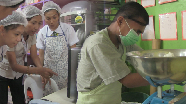 LEARNING INDEPENDENCE. Schools in Cavite and Cebu provide livelihood skills training. All photos by Patty Pasion/Rappler  