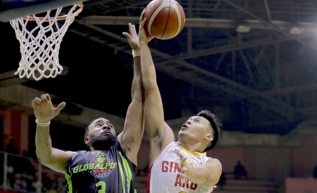 ON THE OTHER END. Barangay Ginebra's Scottie Thompson showcases the other facet of his game in defending GlobalPort's Stanley Pringle. Photo from PBA Images   