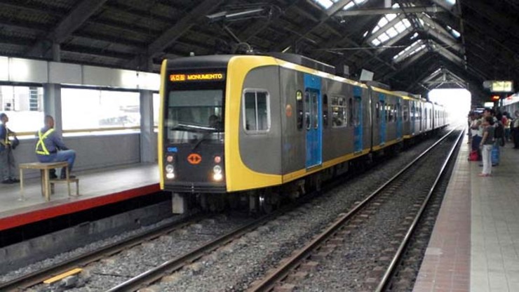 EXTENSION. Construction of the Light Rail Transit Line 1 Cavite extension is set to start April 2019. Photo from Shutterstock 