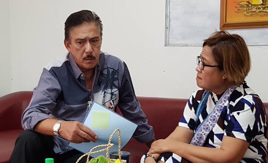 QUICK VISIT. Senate President Vicente Sotto III pays a visit to detained Senator Leila de Lima. Photo from the Office of the Senate President  