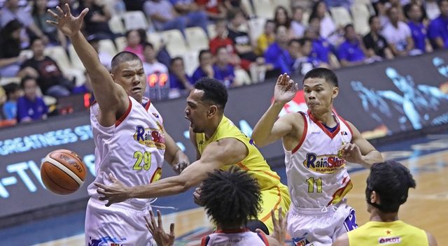 ALL-AROUND. Jayson Castro flirts with a triple-double as TNT stuns Rain or Shine. Photo from PBA Images  