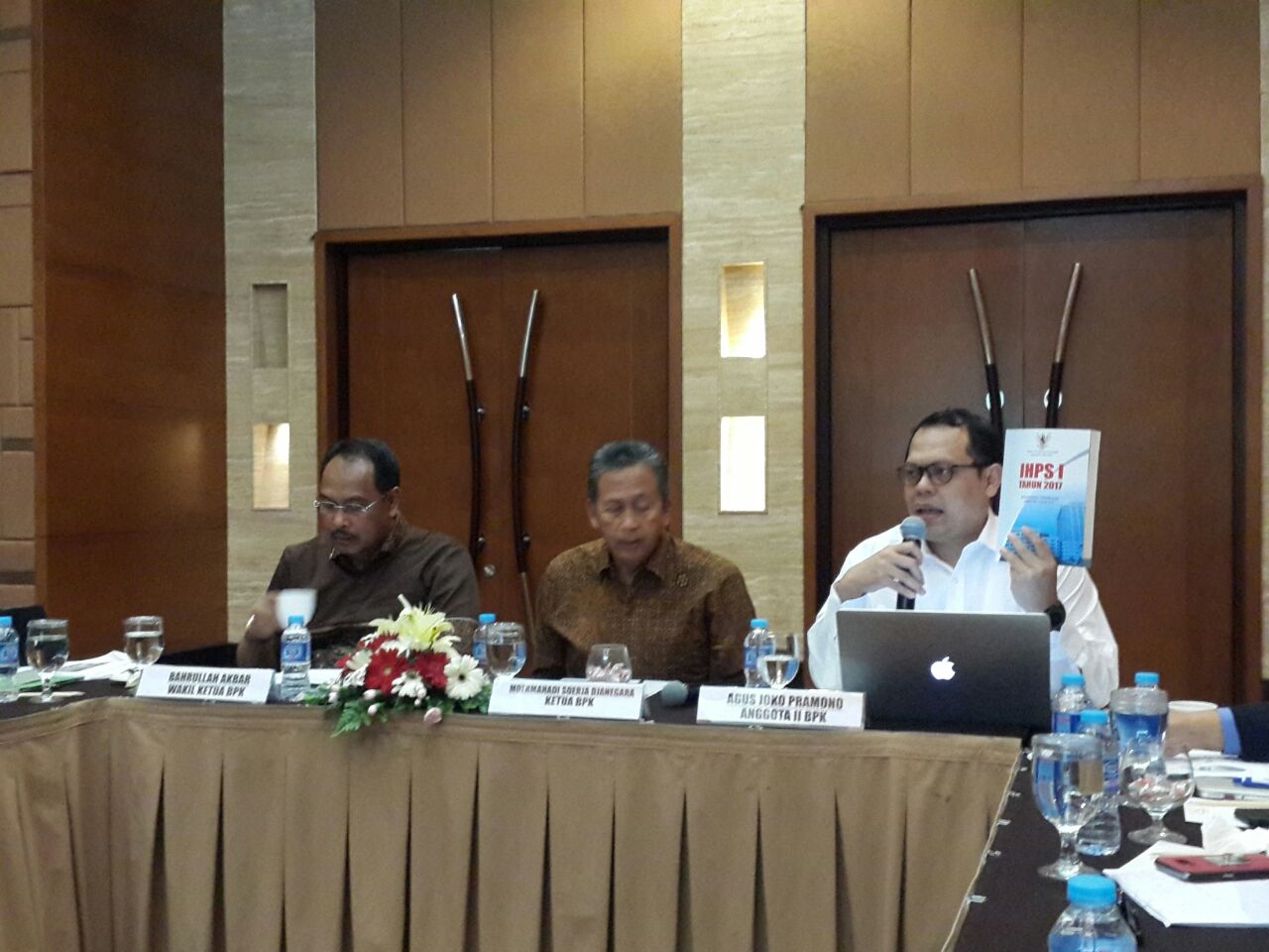 Pimpinan BPK RI sampaikan Ikhtisar Pemeriksaan Semester I 2017 ke pemimpin redaksi media massa di Jakarta, (10/10). Foto Uni Lubis. 