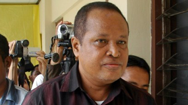 ABRAHAM LOUHENNAPESSY. This picture taken in Serang on March 17, 2010 shows Abraham Louhenapessy, also known as Captain Bram, being escorted prior to a trial. File photo by AFP