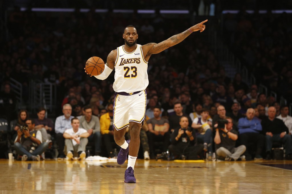 STREAK ENDS. LeBron James of the Los Angeles Lakers brings the ball down during a game against the Dallas Mavericks at Staples Center on December 01, 2019 in Los Angeles, California. Photo by Katharine Lotze/Getty Images/AFP 
