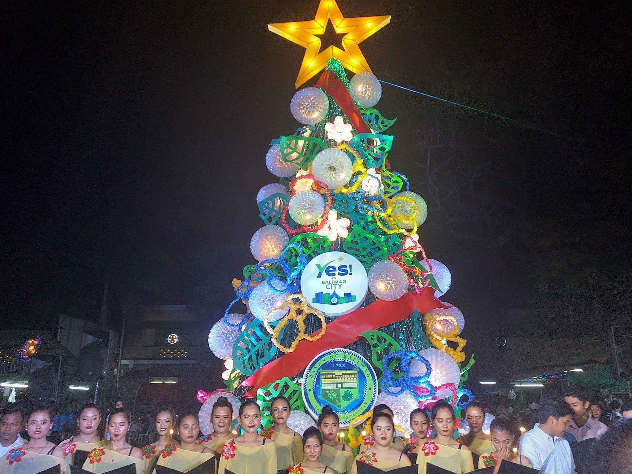 Look Christmas Tree Made Out Of Plastic Bottles Cups Utensils