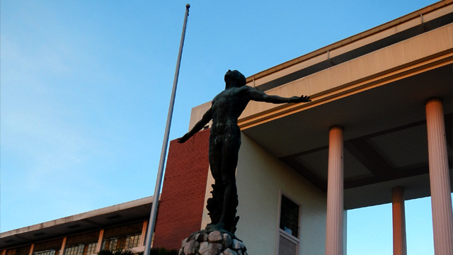 ISKOLAR NG BAYAN. This file photo shows the Oblation statue, an iconic symbol of the University of the Philippines. File photo from Wikimedia Commons 