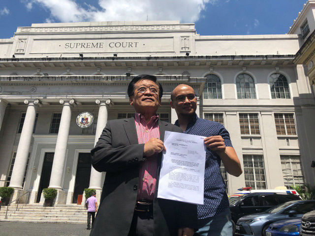 VOTE RECOUNT TRANSPARENCY. Vice President Leni Robredo's lawyer Romulo Macalintal, together with legal consultant Emil Marañon, files their motion with the Supreme Court on October 7, 2019. Photo by Mara Cepeda/Rappler 