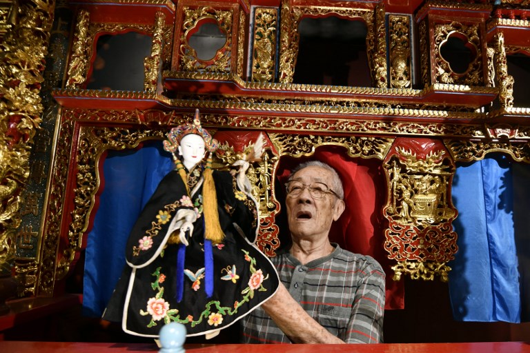 PUPPETEER. This picture taken on October 13, 2018 shows Chen Hsi-huang, an 87-year-old Taiwanese glove puppeteer, demonstrating how to use a puppet during an interview at the Puppetry Art Center in Taipei. Photo by Sam Yeh/AFP/Pool 