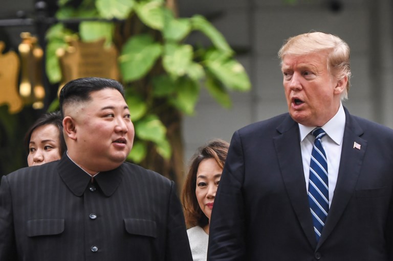 NO DEAL. US President Donald Trump (R) walks with North Korea's leader Kim Jong Un during a break in talks at the second US-North Korea summit. File photo by Saul Loeb/AFP 