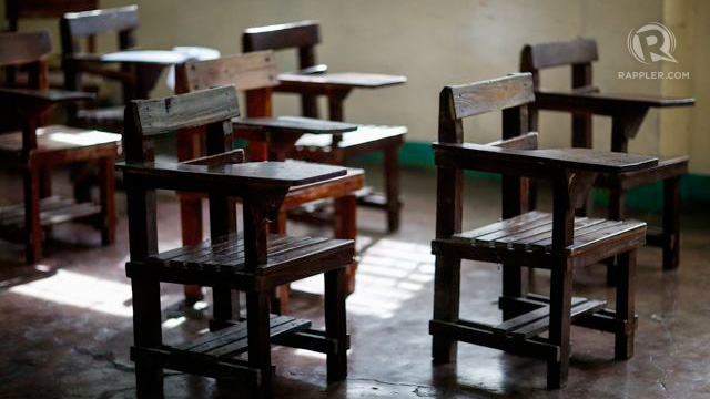 OUT-OF-SCHOOL. 1 in every 10 Filipino aged 6 to 24 is out-of-school as of 2013, the Philippine Statistics Authority reveals. Rappler file photo  