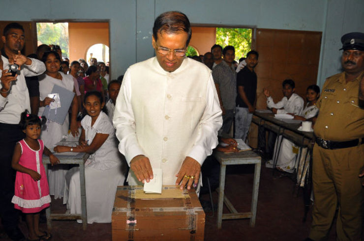 VOTER'S CHOICE. Sri Lanka's joint opposition and Democratic National Alliance presidential candidate Maithripala Sirisena casts his vote at the presidential elections in Polonnaruwa, some 240 km east of Colombo, Sri Lanka, 08 January 2015, Sri Lanka, 08 January 2015. Photo by EPA