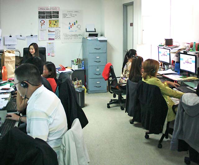 CUSTOMER SERVICE AT WORK. eCompareMo customers can speak with them through a hotline or chat with them online if they have any queries or need assistance with their application. 