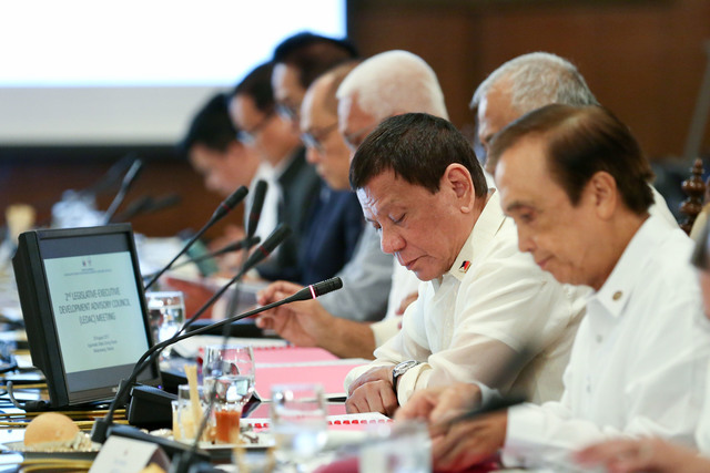 PRIORITY BILLS. President Rodrigo Duterte presides over the 2nd Ledac meeting on August 29, 2017. Malacañang file photo 