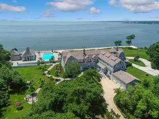 MANSION. A waterfront estate in Long Island, New York previously owned by late strongman Ferdinand Marcos will be auctioned off. Photo from Maltz Auctions 