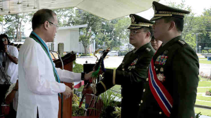 CHANGE OF COMMAND: Armed Forces chief Lieutenant General Gregorio Pio Catapang (left) and retired General Emmanuel Bautista in the change of command ceremony in July 2014   