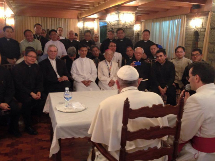 'FAMILY GATHERING.' Pope Francis meets with 40 Filipino Jesuits from various Jesuit institutions all over the country. Photo courtesy of Fr Ari Dy, SJ