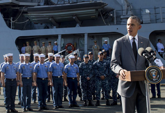 PLEDGING SUPPORT. US President Barack Obama (R) speaks following a tour of the BRP Gregorio Del Pilar in Manila Harbor in Manila on November 17, 2015 after arriving to attend the Asia-Pacific Economic Cooperation (APEC) Summit. Photo by Saul Loeb/AFP 
