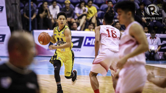 TIME TO SHINE. Renzo Subido (in yellow) scored 9 points in the third quarter where UST took control of the lead. Photo by Josh Albelda/Rappler