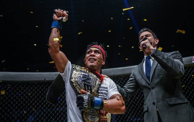 NEW CHAMP. Kevin Belingon rules as ONE Championship's undisputed bantamweight king. Photo from ONE Championship  