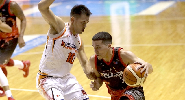 TOP GUNNER. Matthew Wright leads Phoenix back to the playoffs for the second straight conference. Photo from PBA Images  