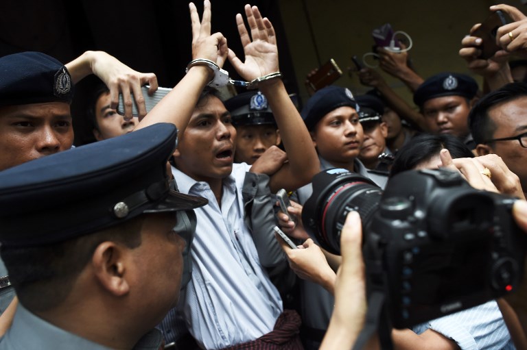 JAILED. Myanmar journalist Kyaw Soe Oo (in cuffs) is escorted by police after being sentenced by a court to jail in Yangon on September 3, 2018. Photo by Ye Aung Thu/AFP 