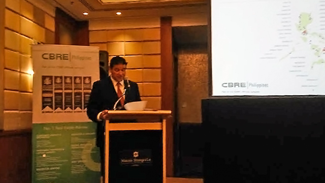 PROSPECTS. CBRE Philippines Chairman and Founder Rick Santos outlining the positives for real estate in 2015. Photo by Chris Schnabel 