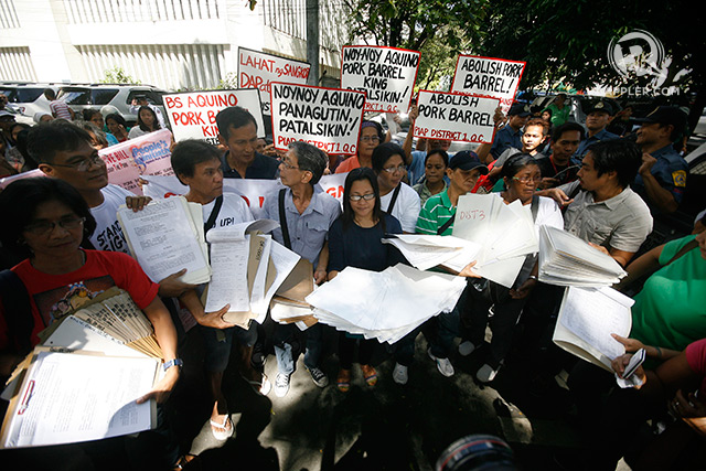 PEOPLE'S INITIATIVE. Anti-pork barrel groups troop to the Commission on Elections (Comelec) in Quezon City on November 15, 2014, to submit the initial 10,000 signatures demanding the  abolition of the pork barrel system in the country. Photo by Ben Nabong/Rappler