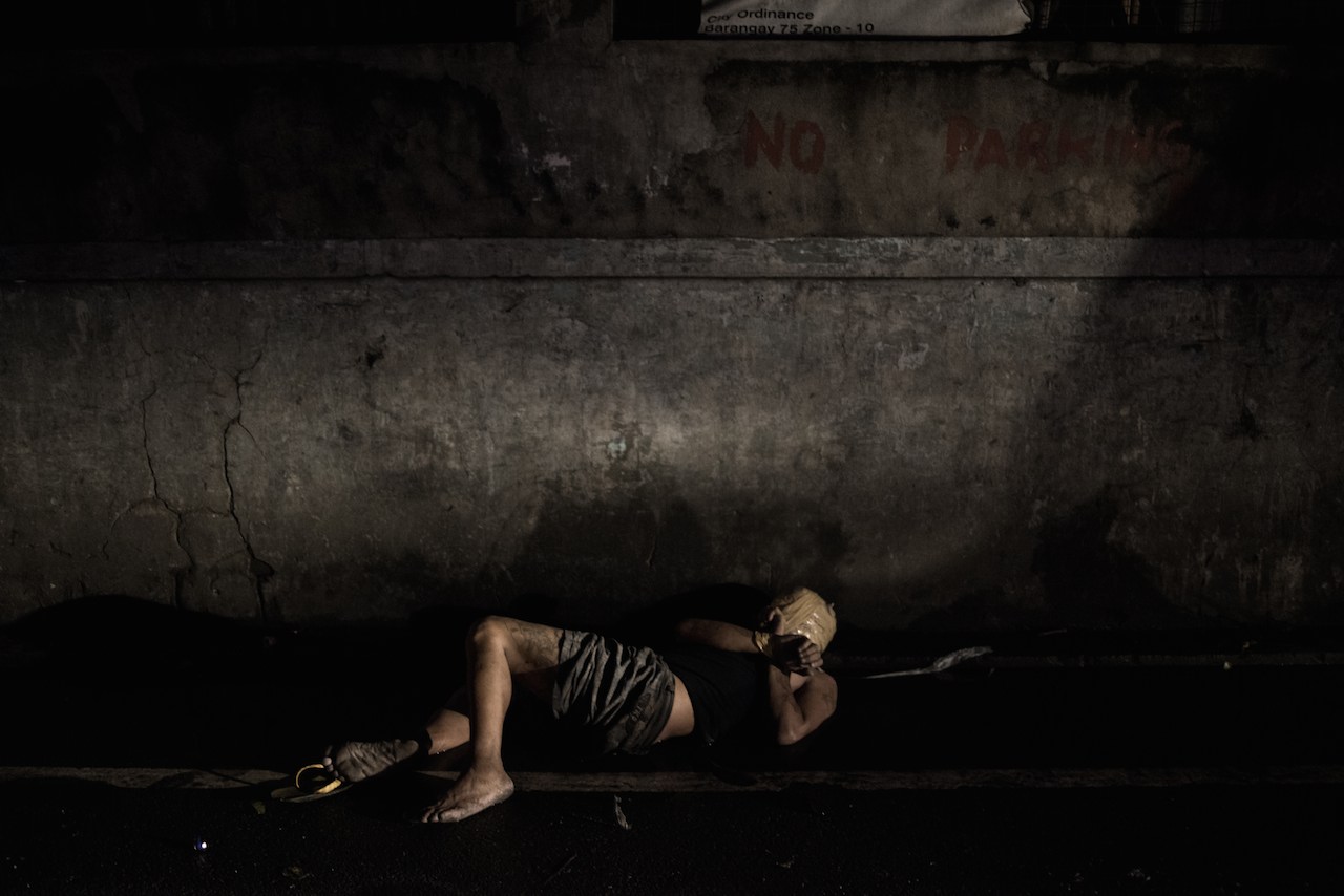KILLED. A male body found in Pasay, Metro Manila. Photo by Carlo Gabuco / Human Rights Watch  