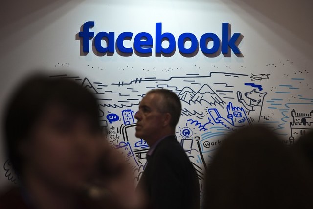 NO FLEETING ISSUE. The social network finds itself in the middle of political turmoil as some believe that its News Feed paves the way for fake news. Photo by Patricia de Melo Moreira/AFP 