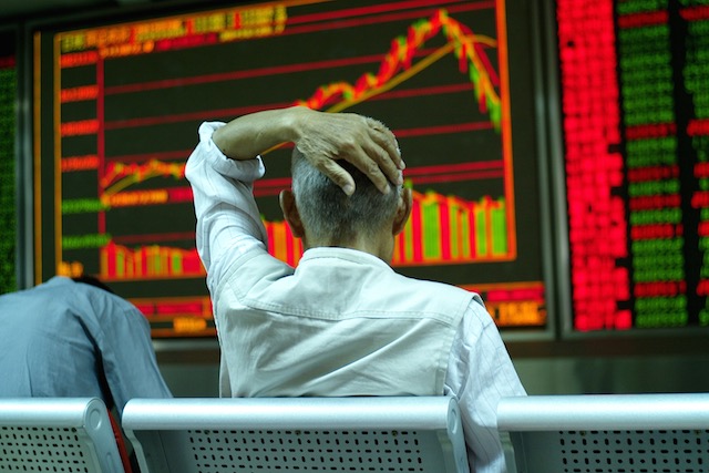 DRAGGING DOWN. China's stock market fall and it slowing economy have sparked a global panic in equities that finally reached the Philippines on Monday, August 24, as stocks fall 6.7%. File Photo by Wu Hong / EPA  