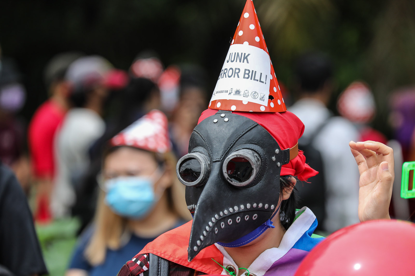 PROTESTER. A masked rallyist protests the anti-terrorism bill at the University of the Philippines Diliman on June 12, 2020. Photo by Jire Carreon/Rappler 