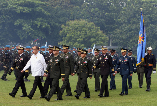 FINAL PARADE. The armed forces and their commander-in-chief, June 27, 2016, Camp Aguinaldo. Photo courtesy of Malacañang Photo Bureau  