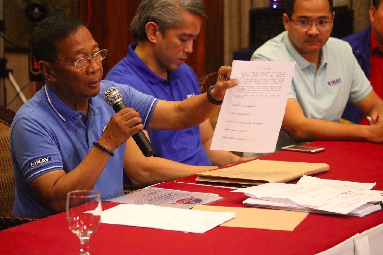 PROOF. Vice President Jejomar Binay (left) appears before journalists with his spokesmen in Lapu-Lapu City on March 21, 2016, to show the documents that he says would prove wrong allegations of corruption against him. Photo courtesy of the United Nationalist Alliance 