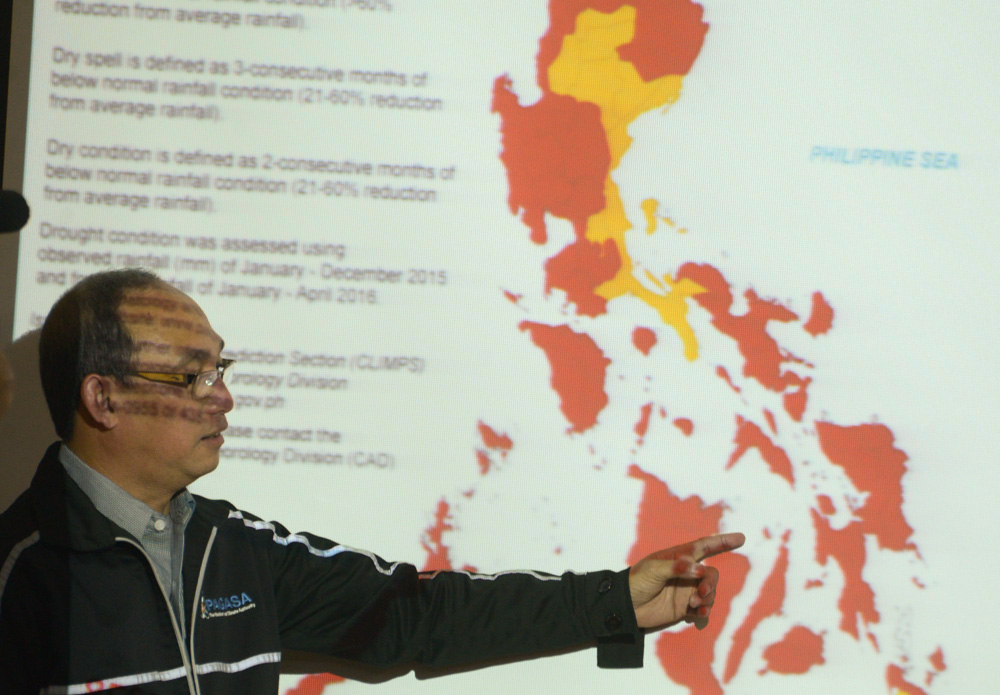 DRY MONTHS AHEAD. PAGASA Senior Weather Specialist Anthony Lucero explains the drought expected in many provinces in the country until June 2016. Photo by Jansen Romero/Rappler 