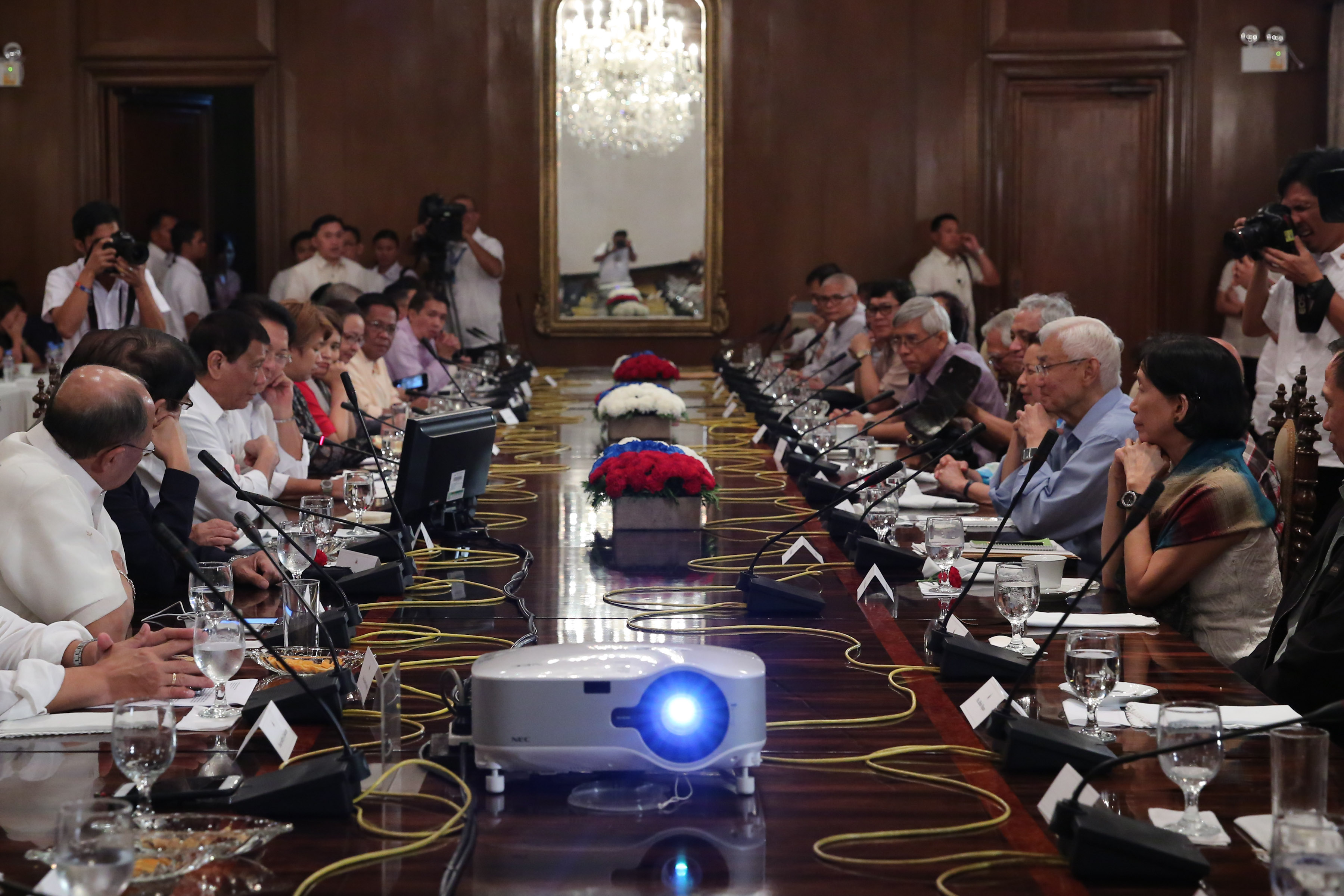 PEACE THEN. President Rodrigo Duterte and members of the Government of the Philippines and National Democratic Front peace panels meet at the Malacañang State Dining Room in September 2016. File photo by Rey Baniquet/PPD
 