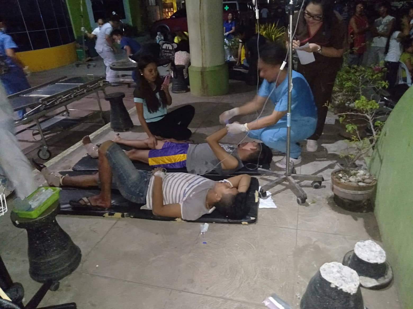 EVACUATION. A number of people were rushed to the Davao del Sur Provincial Hospital in Digos City due to various injuries from fallen objects. Others also suffered hypertension, or panicked and fainted.
Contributed photo from Nilo Cobrado 