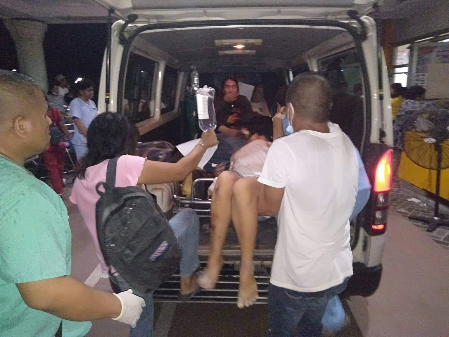 EVACUATED. A number of people were rushed to the Davao del Sur Provincial Hospital in Digos City due to various injuries from fallen objects. Others also suffered hypertension, or panicked and fainted.
Contributed photo from Nilo Cobrado 