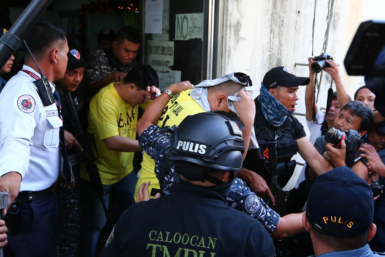 CONVICTS. PO1 Jeremias Pereda (front in yellow) and PO1 Jerwin Cruz (back in yellow) are convicted of murder for the killing of 17-year-old Kian delos Santos. Photo by Jire Carreon/Rappler 