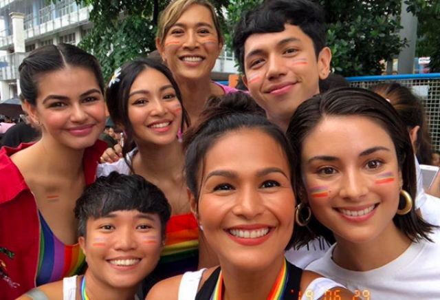 HAPPY PRIDE! Iza Calzado, host Mari Jasmine, director Samantha Lee, Nadine Lustre, Janine Gutierrez, photographer BJ Pascual, and Angie King are some of the personalities who showed support for the LGBTQ+ community during the Metro Manila Pride 2019. Screenshot from Instagram/@angiemeadking 