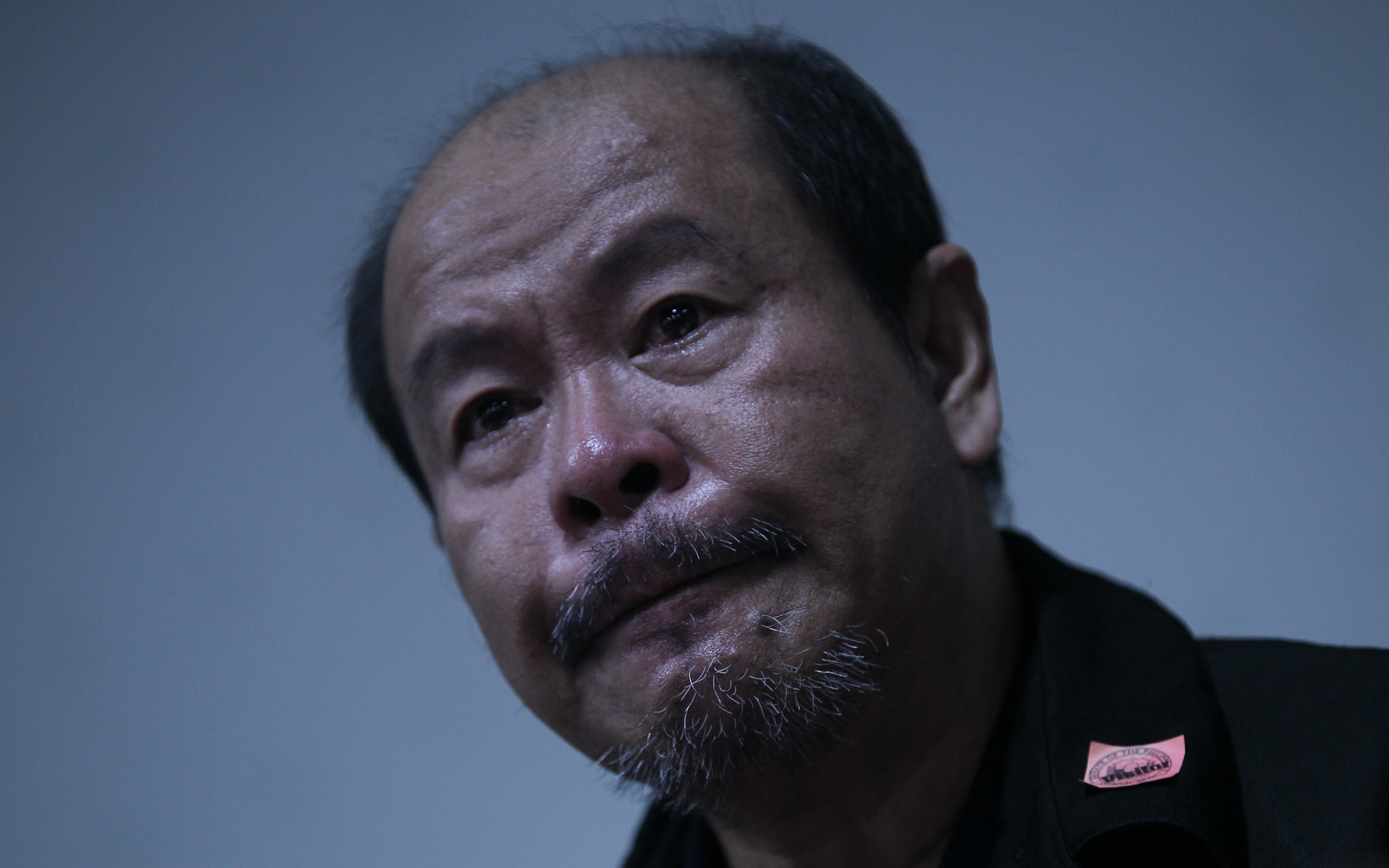 PUBLIC CONFESSION. Retired Davao policeman SPO3 Arturo Lascañas fights back tears as he admits to being part of the Davao Death Squad at a press conference on February 20, 2017.  