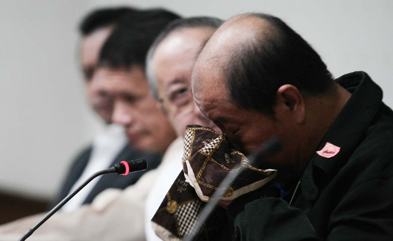 TEARS. SPO3 Arturo Lascañas becomes emotional after he recalls the fate of his brothers during a press conference on February 20, 2017. File photo by Jasmin Dulay  