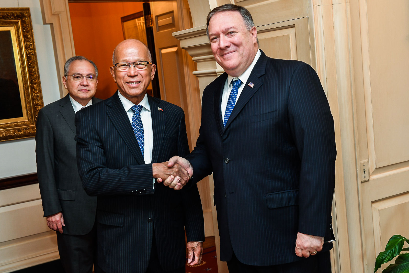 ALLIES. US Secretary of State Mike Pompeo meets with Philippine Secretary of National Defense Delfin Lorenzana at the State Department on September 19, 2018. Photo by Michael Gross/State Department