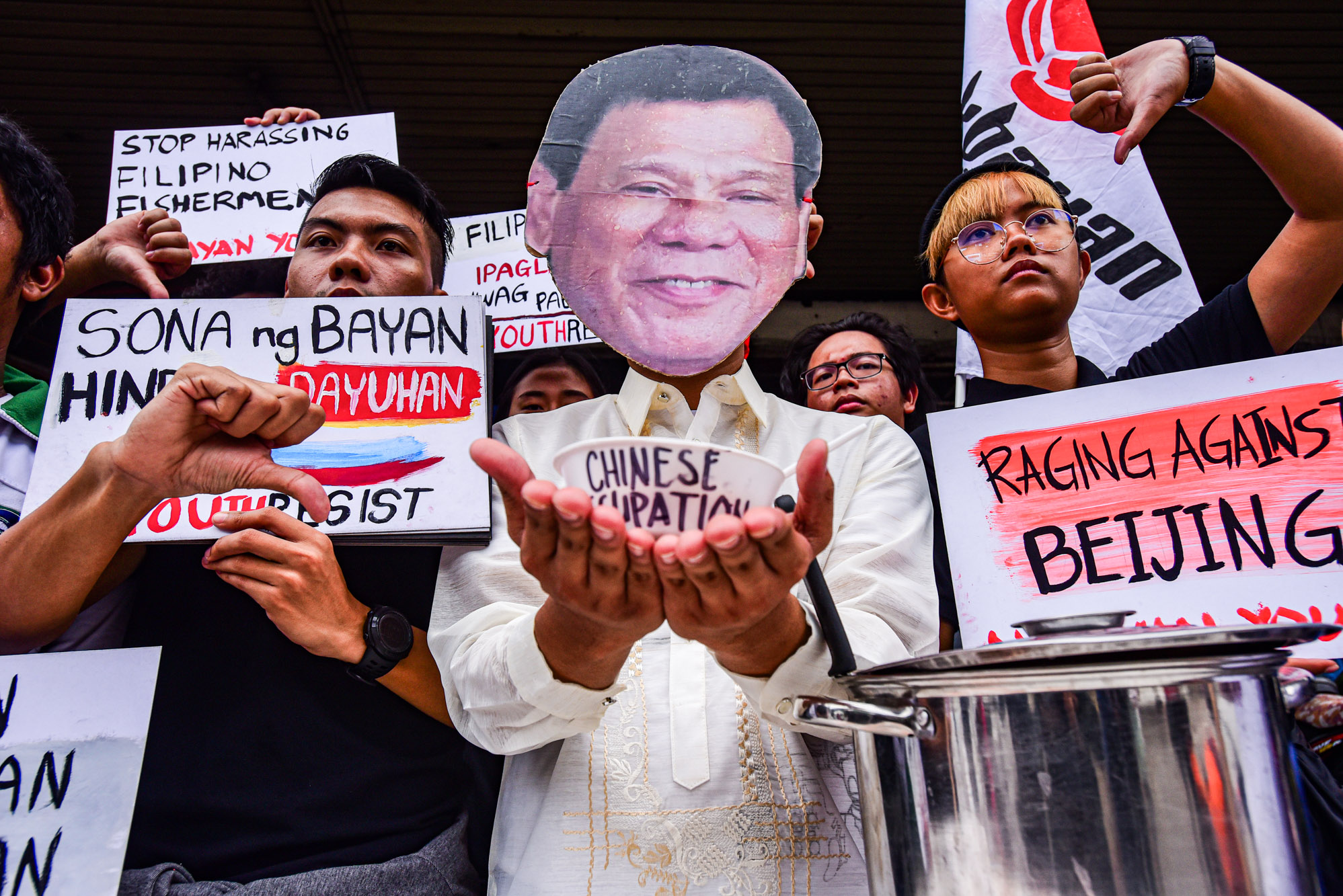 AGAINST. Youth leaders from various organization assemble for an alternative SONA called SOPAS: State of the Province of China Address at Nepa Q MArt in Cubao, Quezon City. Photo by Maria Tan/Rappler