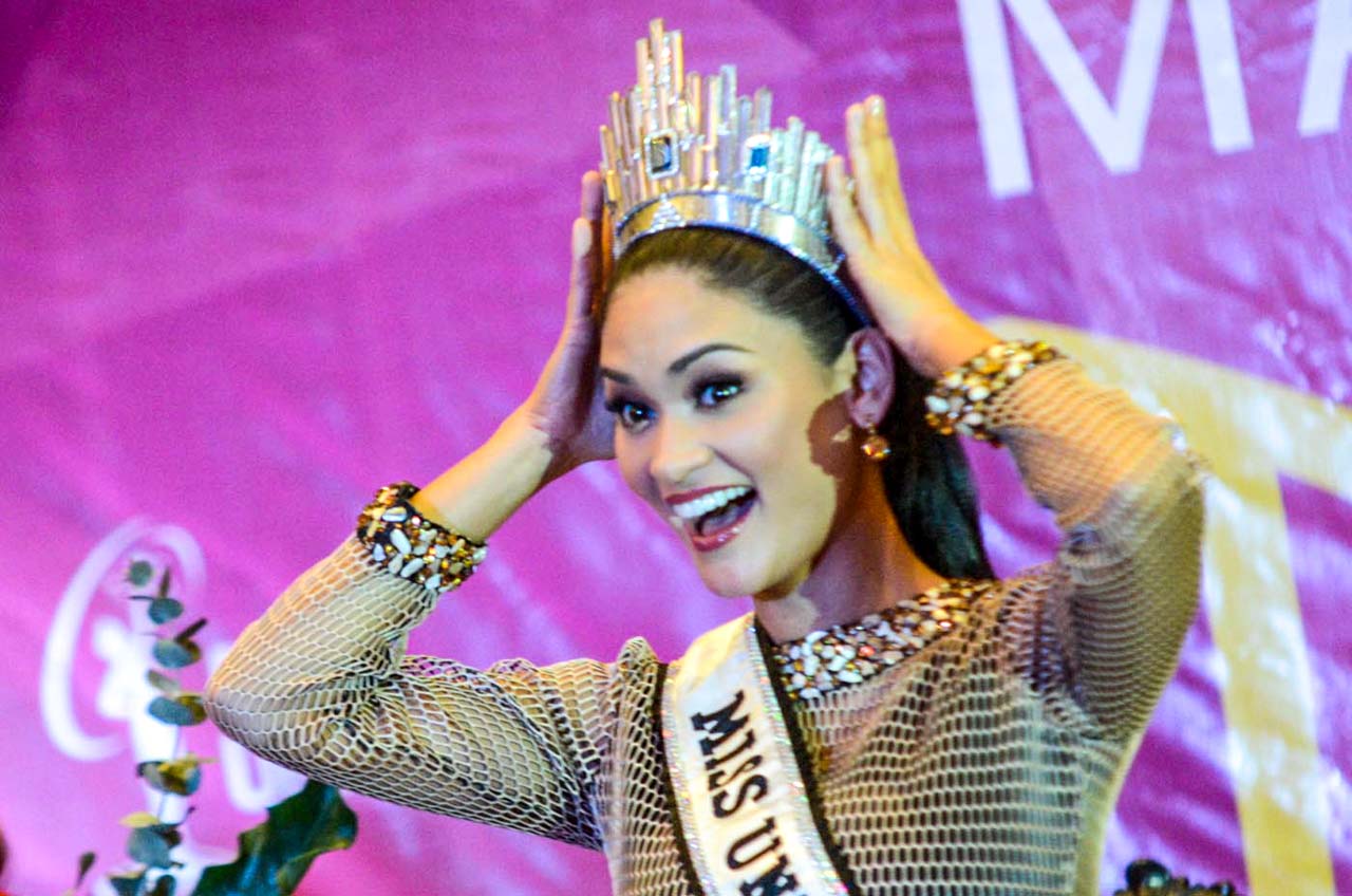 PIA WURTZBACH. Miss Universe Pia Wurtzbach speaks to the international media in a neutral Filipino accent. In the photo, Pia is at a press conference during her homecoming on January 24, 2016. File photo by Alecs Ongcal/Rappler 