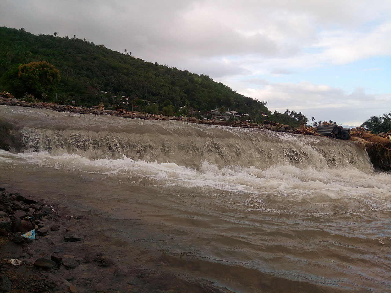 DEATH TOLL. Tropical Depression Usman causes heavy flooding and leaves more than 100 people dead in Bicol. Photo by Mavic Conde/Rappler   