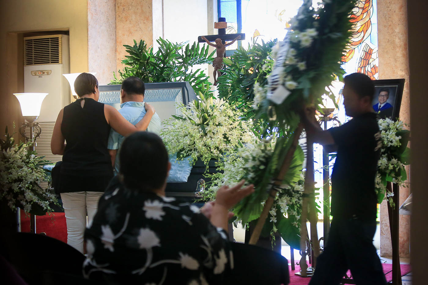 FATHER'S GRIEF. Horacio Castillo III’s father requests the media to give the family privacy as they mourn for the death of their only son. Relatives and friends visit on the first night of the wake at the Santuario de San Antonio chapel in Forbes Park, Makati City, on September 19, 2017. Photo by Ben Nabong/Rappler 