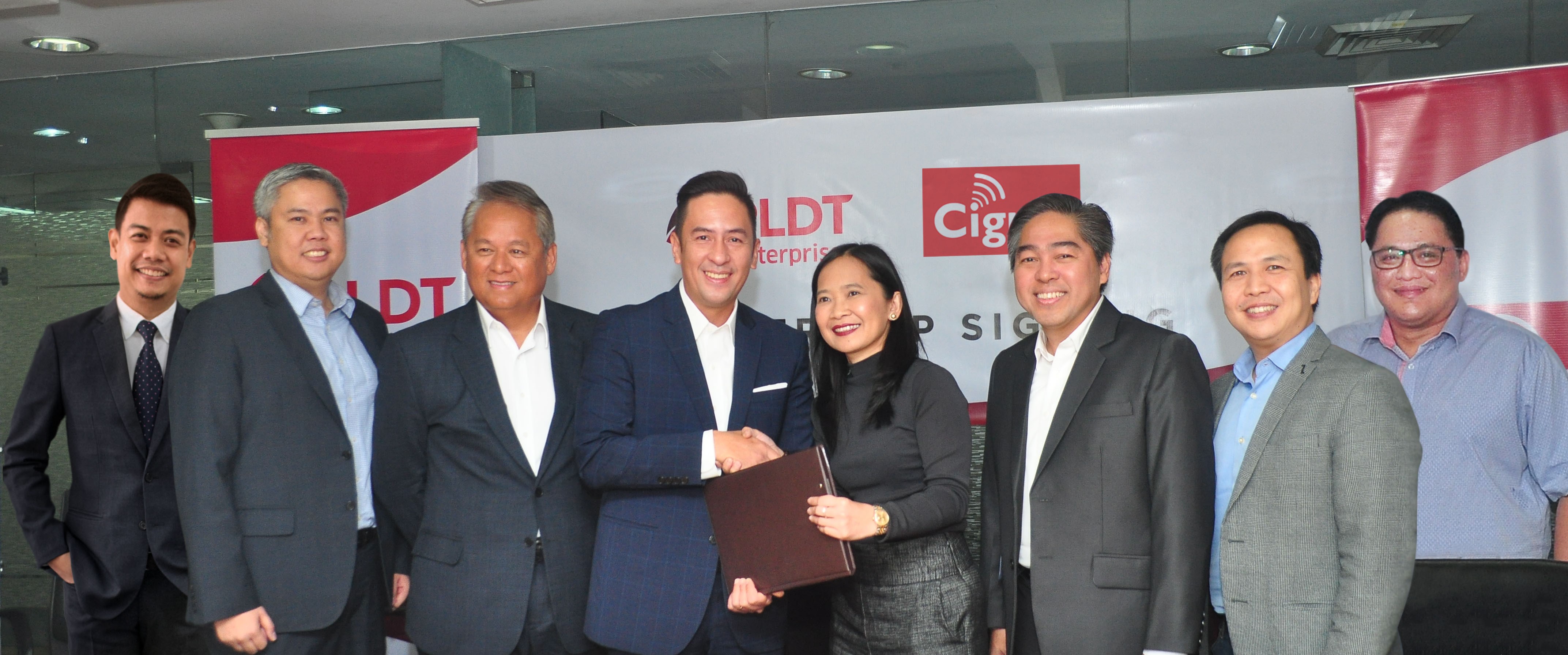 CONNECTING. ​PLDT's Eric Alberto and Cignal TV president and CEO Jane Basas (4th and 5th from left) lead a group of Cignal and PLDT Enterprise executives at a ceremony for their partnership on December 4, 2017. Photo from PLDT Enterprise 