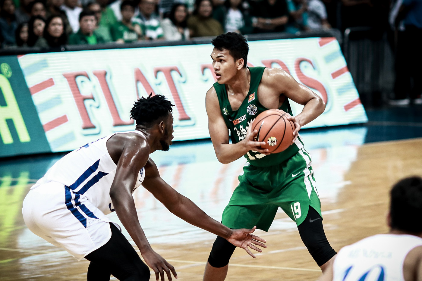 TWIN TOWERS. La Salle's Justine Baltazar (right) and Ateneo's Angelo Kouame go head-to-head one more time. Photo by Michael Gatpandan/Rappler  
